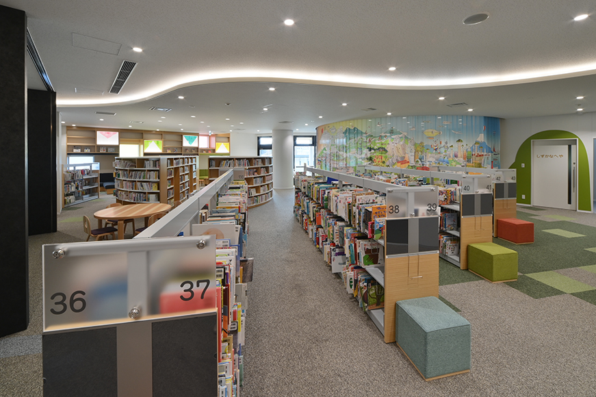 亀山市立図書館 ②